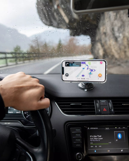 Spacecase magnetinis telefono laikiklis automobiliui skirtas tvirtinti prie stiklo arba prietaisų skydelio su MagSafe palaikymu