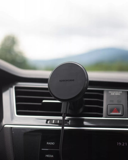 AUTOMOBILINIS TELEFONO LAIKIKLIS Į ORŲ VENTILIACIJOS ANGĄ SU MAGSAFE ĮKROVIKLIU