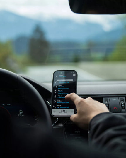 Automobilinis telefono laikiklis su Qi įkrovikliu, suderinamas su  MagSafe