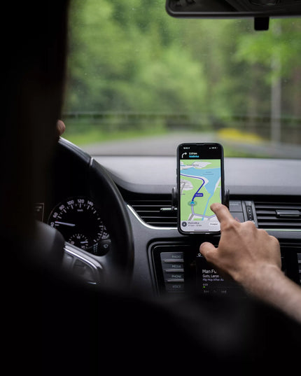 Automobilinis telefono laikiklis į oro groteles Spacecase