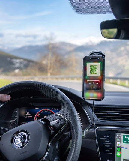 Automobilinis telefono laikiklis su indukciniu įkrovikliu ir „MagSafe“ tvirtinimu prie stiklo
