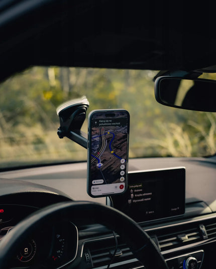 Automobilinis telefono laikiklis su indukciniu įkrovikliu, tvirtinamas prie stiklo, su MagSafe