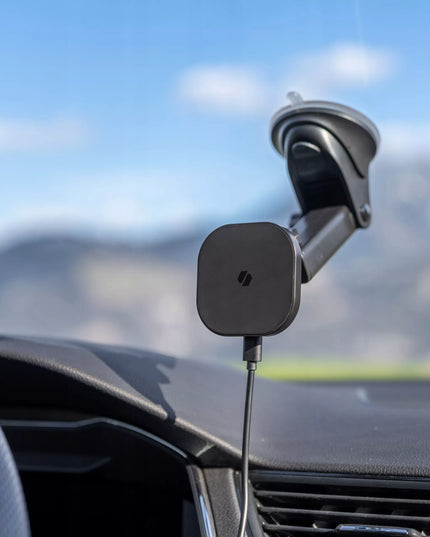 Automobilinis telefono laikiklis su indukciniu įkrovikliu ir „MagSafe“ tvirtinimu prie stiklo