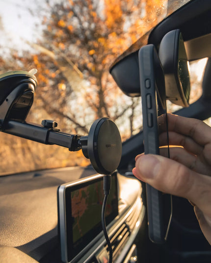 AUTOMOBILINIS TELEFONO LAIKIKLIS ANT STIKLO SU INDUKCINIU ĮKROVIKLIU, SKIRTAS MAGSAFE