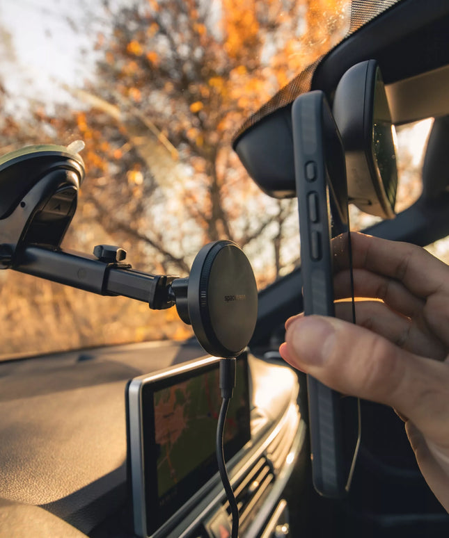 Automobilinis telefono laikiklis su indukciniu įkrovikliu, tvirtinamas prie stiklo, su MagSafe