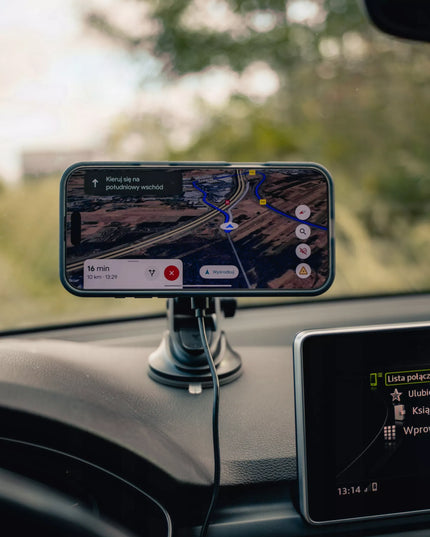 Automobilinis telefono laikiklis su indukciniu įkrovikliu, tvirtinamas prie stiklo, su MagSafe