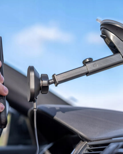 AUTOMOBILINIS TELEFONO LAIKIKLIS ANT STIKLO SU INDUKCINIU ĮKROVIKLIU, SKIRTAS MAGSAFE