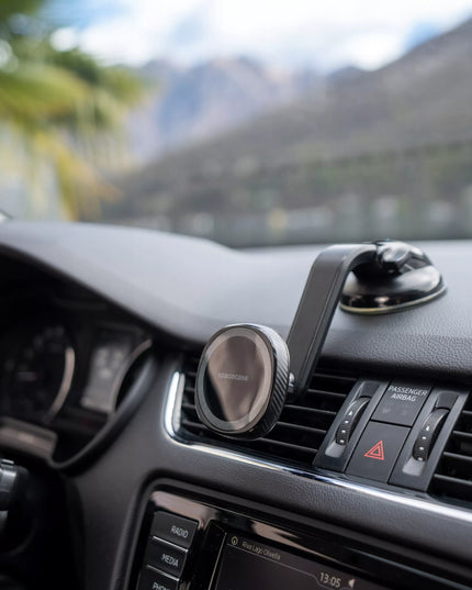 Magnetinis automobilinis telefono laikiklis Spacecase, skirtas prietaisų skydeliui su MagSafe palaikymu