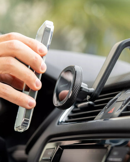 Magnetinis automobilinis telefono laikiklis Spacecase, skirtas prietaisų skydeliui su MagSafe palaikymu