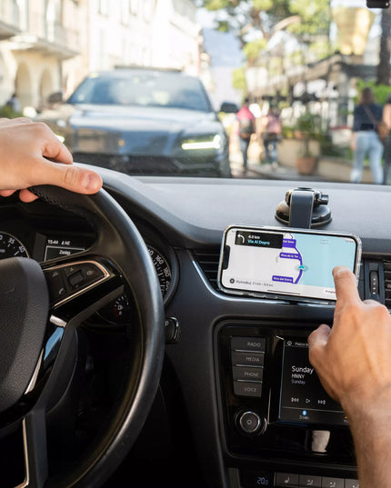 Magnetinis automobilinis telefono laikiklis Spacecase, skirtas prietaisų skydeliui su MagSafe palaikymu