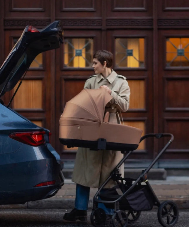 Venicci Claro lengvas 3-in-1 vežimėlis su Cybex automobiline kėdute ir priedais, Caramel