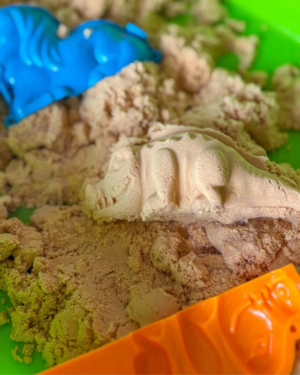 WOOPIE kinetinis smėlis 1,5 kg, XXL rinkinys su zoologijos sodo ir safario gyvūnais, dėklas-smėlio dėžė