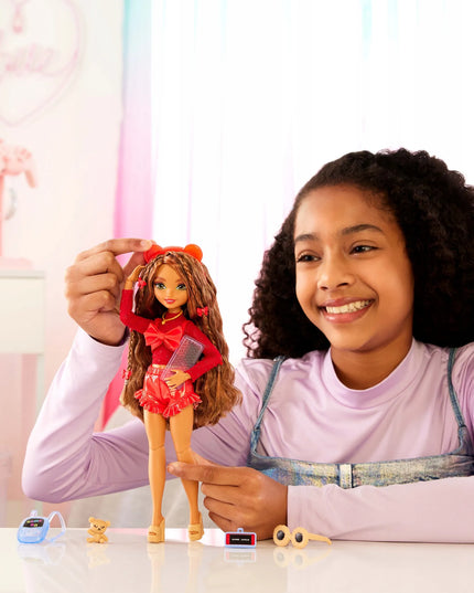 Barbie Dream Besties mados lėlė Teresa + aksesuarai, kuprinė, talismanas