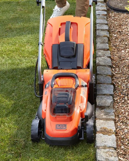 Akumuliatorinė vejapjovė 33 cm, 2x18V, 2x2.5Ah Black+Decker [BCMW3318L2-QW]