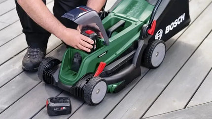 Akumuliatorinė vejapjovė BOSCH UniversalRotak 2x18V-37-550, 2x4,0Ah