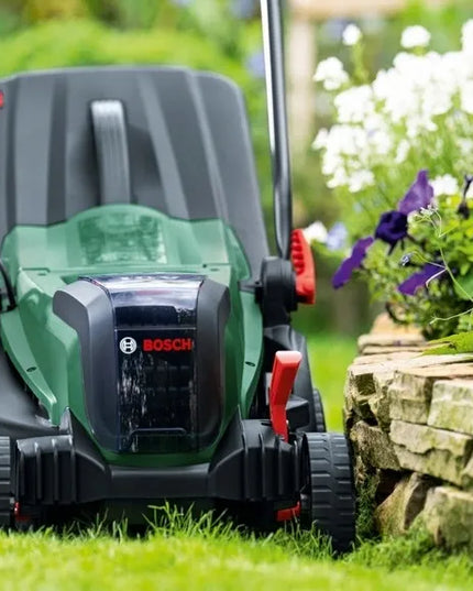 Akumuliatorinė vejapjovė BOSCH UniversalRotak 2x18V-37-550, 2x4,0Ah