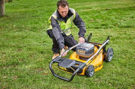 Akumuliatorinė vejapjovė DeWalt 2x18V DCM564N