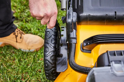 Akumuliatorinė vejapjovė DeWalt 2x18V DCM564N