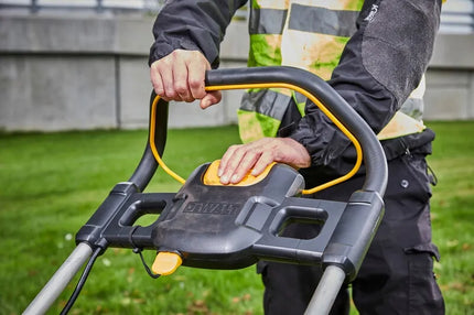 Akumuliatorinė vejapjovė DeWalt 2x18V DCM564N