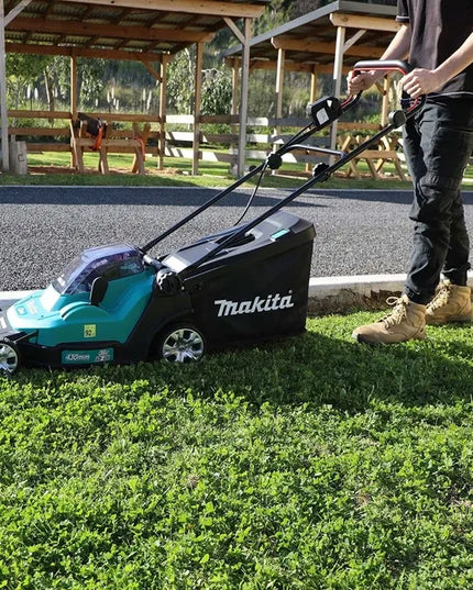 Akumuliatorinė vejapjovė Makita DLM432Z 2x18V, 43 cm (be akumuliatorių ir įkroviklio)