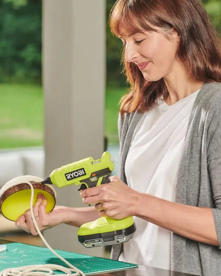 Akumuliatorinis karštų klijų pistoletas RYOBI RGLU18-0, 11mm