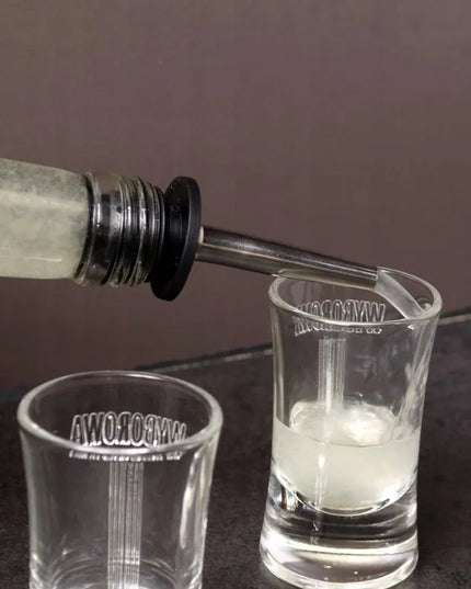 Alkoholio, vyno ir degtinės butelio pilstytuvas dozatorius