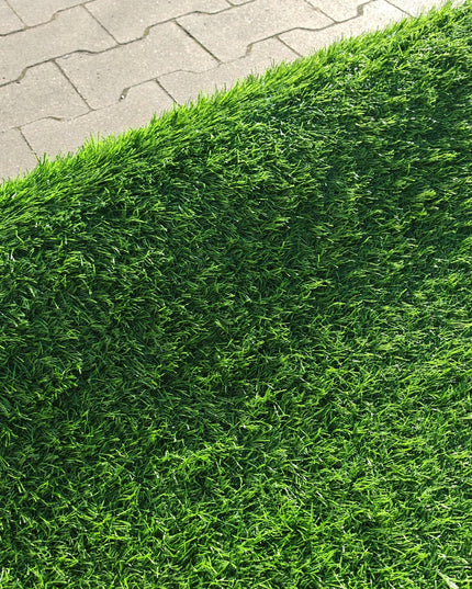 Aukšta dirbtinė žolė 30 mm, terasai, balkonui, baseinui, 3 m pločio