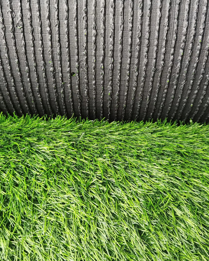 Aukšta dirbtinė žolė 30 mm, terasai, balkonui, baseinui, 3 m pločio