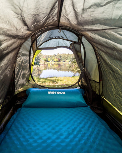 Automatiškai pripučiamas turistinis kilimėlis Meteor 188x66x3,8 cm su pagalvėle jūrinės spalvos stovyklavimui ir kelionėms