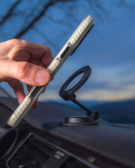 AUTOMOBILINIS TELEFONO LAIKIKLIS ANT PRIETAISŲ SKYDELIO SU MAGSAFE FUNKCIJA