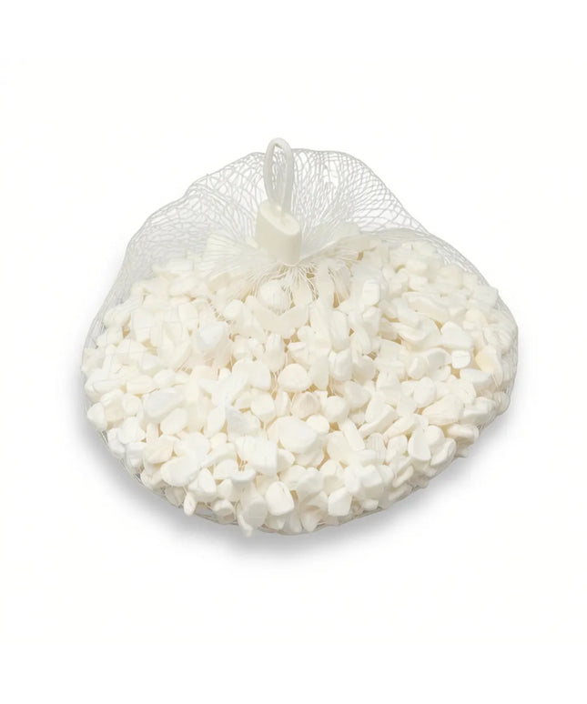 BALTI SKALŪNO POLIRUOTI DEKORATYVINIAI AKMENUKAI 0,5 KG TINKLELYJE