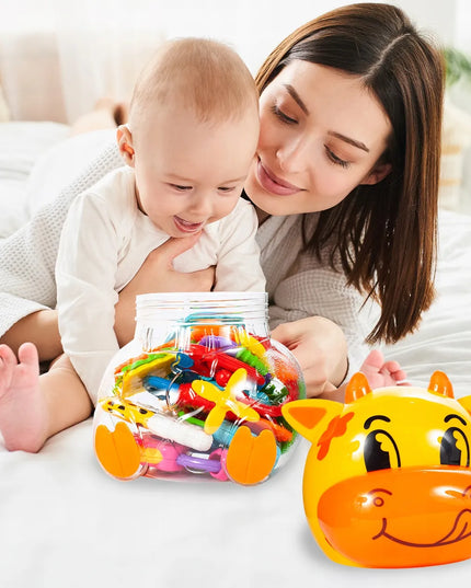 Barškučių ir kramtukų rinkinys su karvės formos dėžute-taupykle vaikams