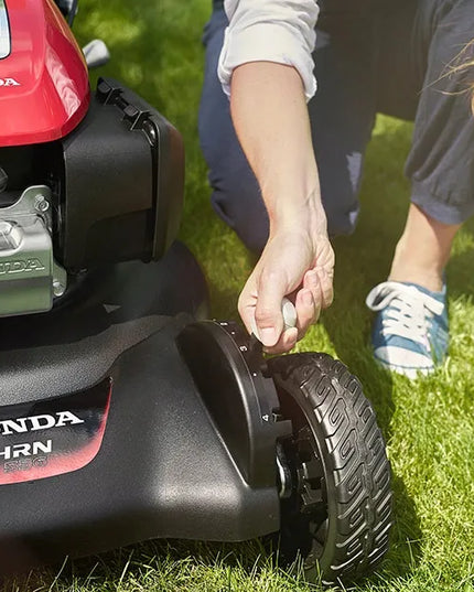 Benzininė vejapjovė HONDA HRN 536CVKE 166 cm3 su pavara + alyva + patikra 53 cm