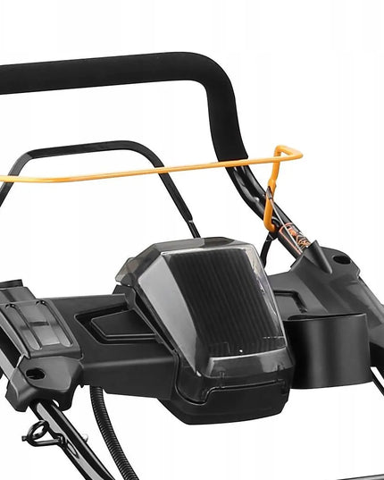 Benzininė vejapjovė Riwall su akumuliatoriniu starteriu ir savaeige pavara, pjovimo plotis 53 cm
