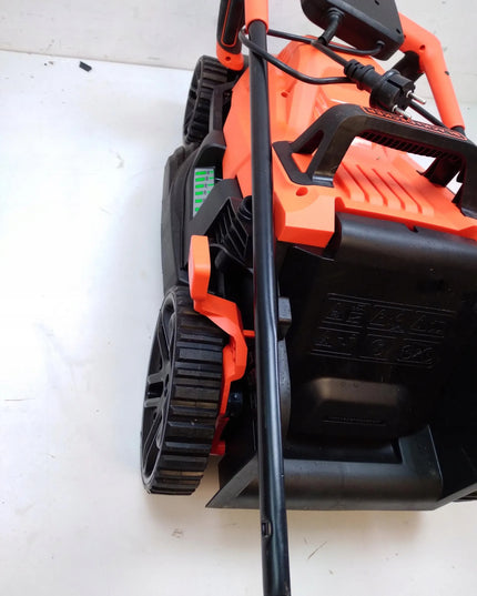 Black&Decker BEMW461BH elektrinė vejapjovė / 1400W / 34 cm pjovimo plotis / 40 l krepšys