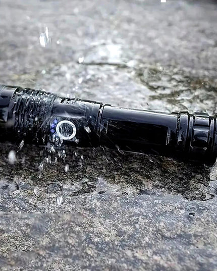 BLOW taktinis LED rankinis žibintuvėlis 2700 lm vandeniui atsparus IP44 aliuminis su priartinimo funkcija