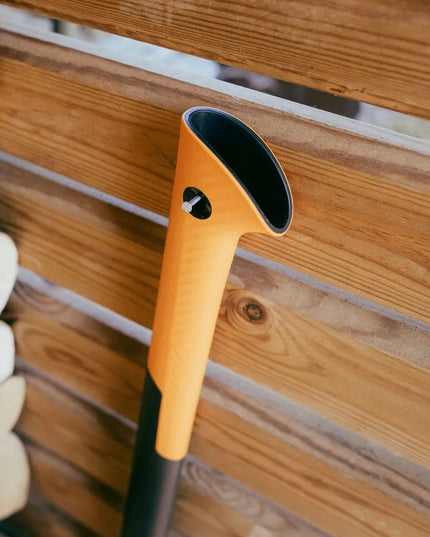 Fiskars X32 XXXL skaldymo kirvis – galingas ir kokybiškas įrankis malkoms skaldyti