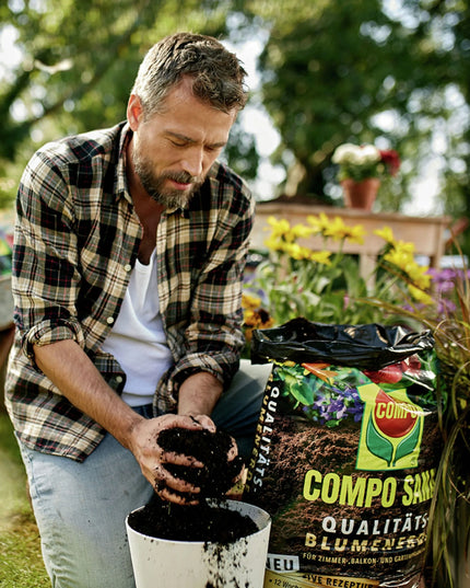 COMPO universalus substratas gėlėms, balkono ir namų augalams su trąšomis, 20L