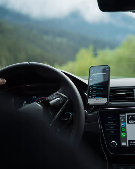 Automobilinis telefono laikiklis su Qi įkrovikliu, suderinamas su  MagSafe