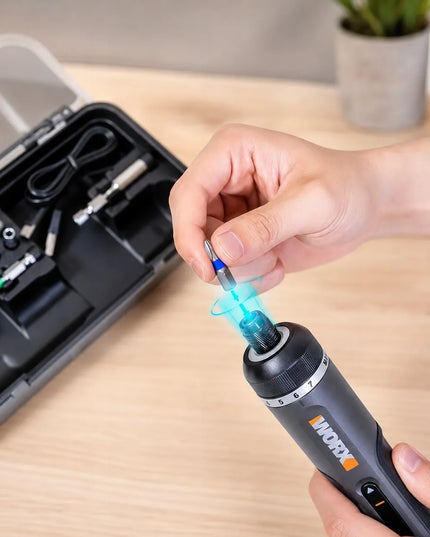Daugiafunkcis 4V akumuliatorinis suktuvas WORX WX242 su magnetiniu laikikliu
