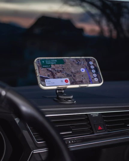 Automobilinis telefono laikiklis į prietaisų skydelį su MagSafe funkcija ir sukimosi mechanizmu