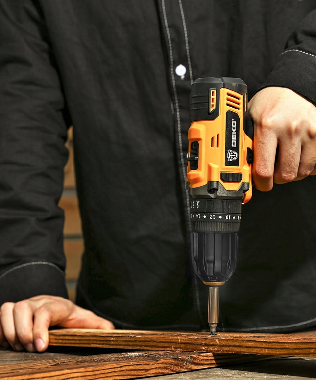 DEKO DKCD12ID01 akumuliatorinis smūginis gręžtuvas-suktukas 12V su 2 baterijomis, grąžtais, antgaliais ir lagaminu