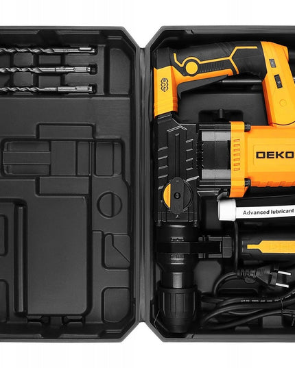 DEKO DKRH32T15 1500W smūginis perforatorius SDS+ su kaltu, grąžtais ir lagaminu