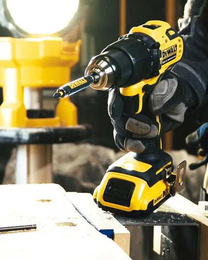 DEWALT 18V XR rinkinys: smūginis gręžtuvas ir smūginis suktuvas, akumuliatorinis, naujas