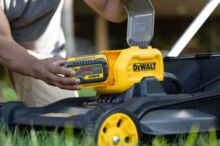 DeWALT DCMWSP550N akumuliatorinė vejapjovė su pavara, 53 cm, 54V Flexvolt