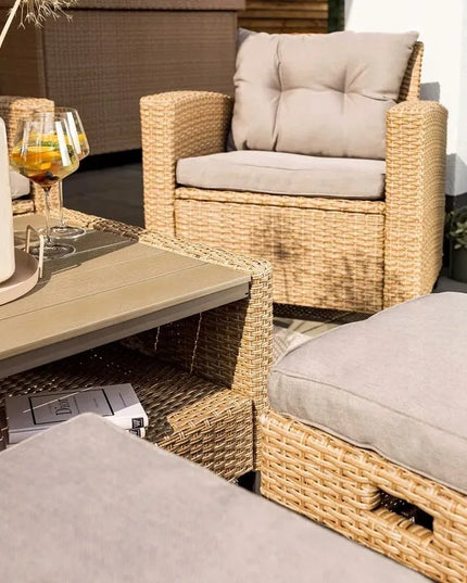 Didelis technorattano sodo baldų komplektas: sofa, foteliai, staliukas, pufai + dovana