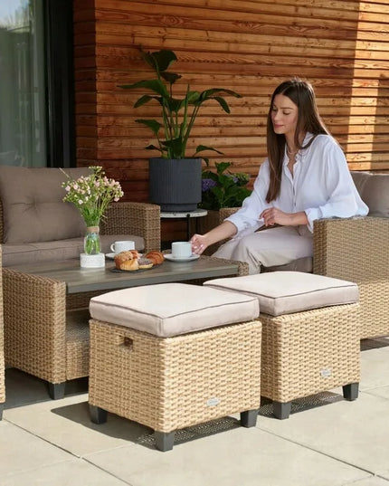 Didelis technorattano sodo baldų komplektas: sofa, foteliai, staliukas, pufai + dovana
