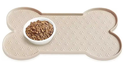 DKM silikoninis padėklas dubenėliams šunims ir katėms 50x26 cm, kaulo formos, smėlio spalvos