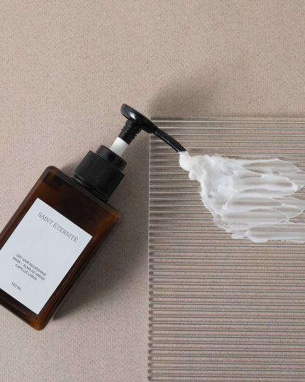 Drėkinamoji plaukų kaukė sausiems plaukams su aliejais ir pantenoliu Saint Éternité 150 ml