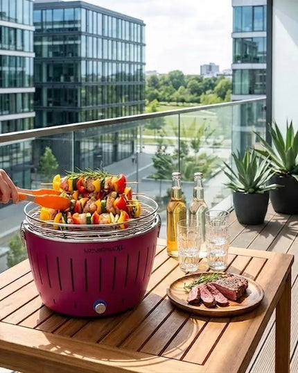 Dūmų nekeliantis anglinis grilis LotusGrill Classic sodui su krepšiu, fuksijos spalvos